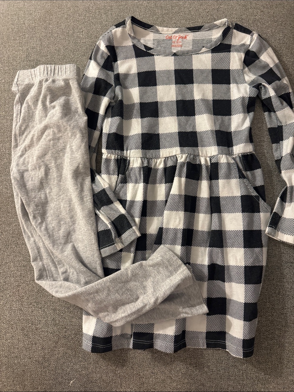 5/$15- Cat & Jack Black and White Buffalo Plaid Dress with Light Gray Leggings